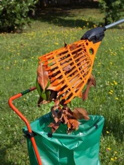 Magic Fly® Leaf Rake -Gardening Tools Shop 3 4 crop 8611047 05V tif