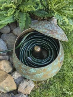 Acorn Hose Pot -Gardening Tools Shop 3 4 crop 8613361 01V