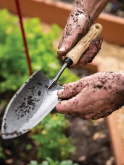 Gardener's Lifetime Trowel -Gardening Tools Shop 8586972 3242 tif